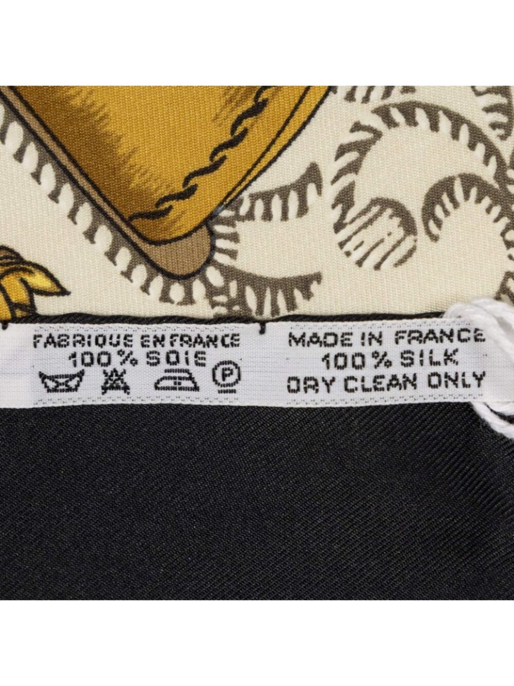 Hermes Scarf Red Black Goldtwill Silk - Picture 5 of 5